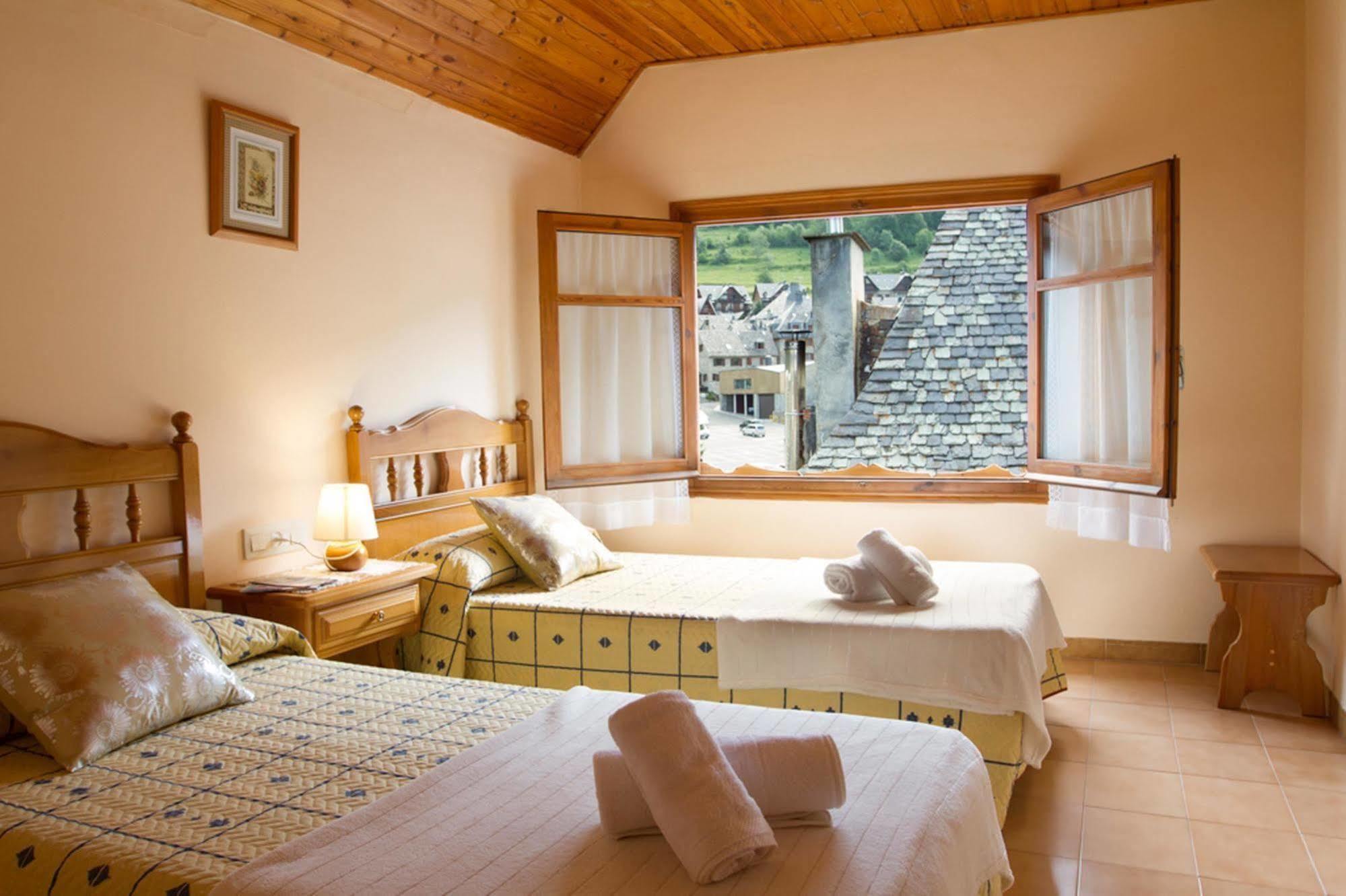 Hostal Aiguamog Salardú Екстериор снимка